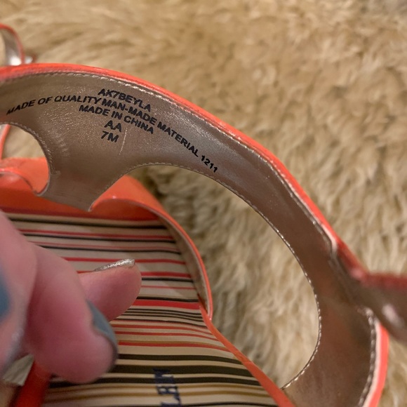 Anne Klein coral sandals with cork heels. EUC. US 7 - Picture 8 of 8